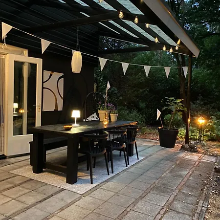 Dromen Op 1 - Stijlvolle En Knusse Vakantiewoning Met Veranda En Grote Omheinde Tuin! Casa de Férias *