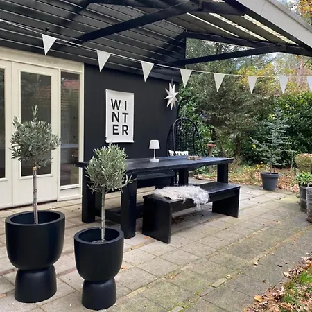 Dromen Op 1 - Stijlvol Boshuis Op De Veluwe Met Veranda En Grote Omheinde Tuin! * נונספייט