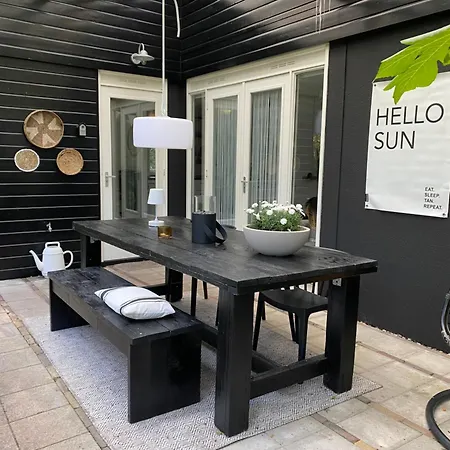 Casa de Férias Dromen Op 1 - Stijlvolle En Knusse Vakantiewoning Met Veranda En Grote Omheinde Tuin! *
