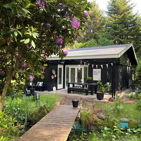 Casa de Férias Dromen Op 1 - Stijlvolle En Knusse Vakantiewoning Met Veranda En Grote Omheinde Tuin! Nunspeet